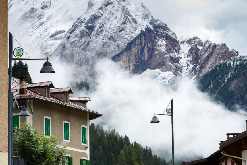 De Sellaronda: De Ultieme Skitocht vanuit Canazei